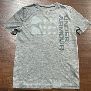 Under Armour. Boys (XL). Body Corps Shirt. Gray